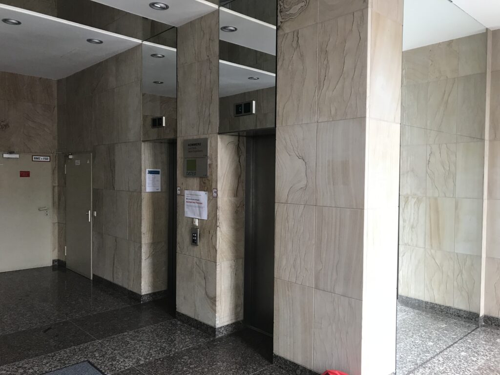 Kennedyplatz 1, Essen – Foyer