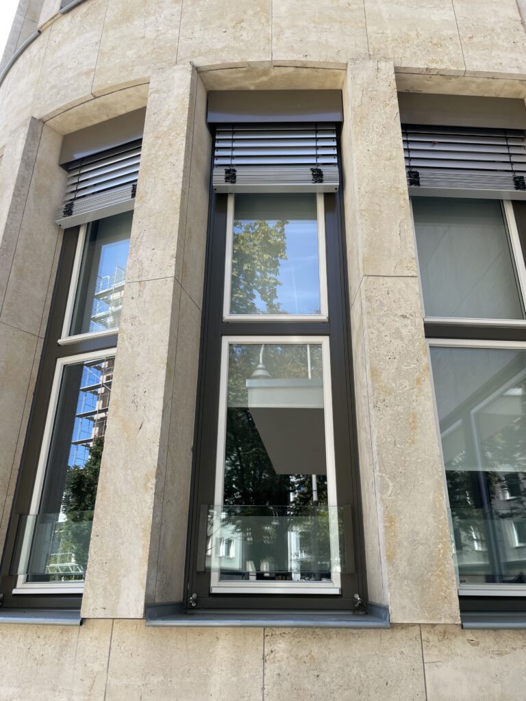 Kaiser-Wilhelm-Ring 31, Köln – Holzfenster