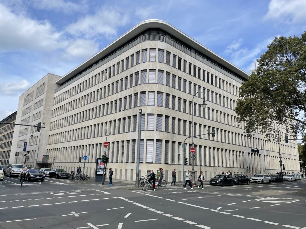 Kaiser-Wilhelm-Ring 31, Köln – Holzfenster