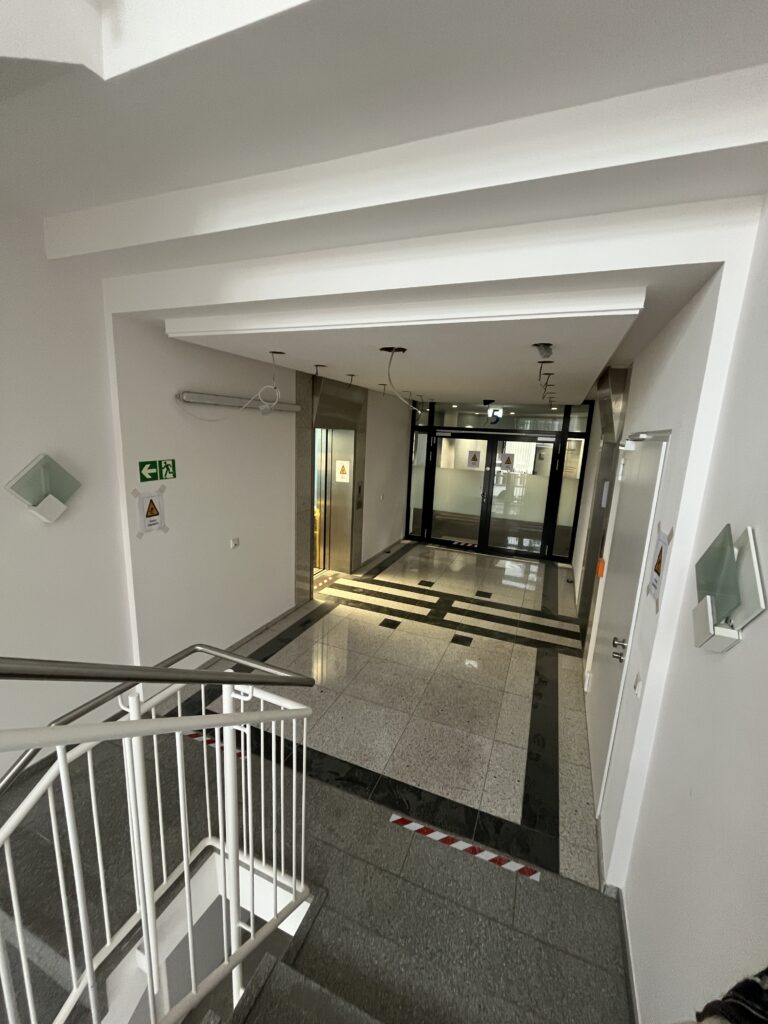 Gladbacher Str. 14, Köln – Foyer + WC