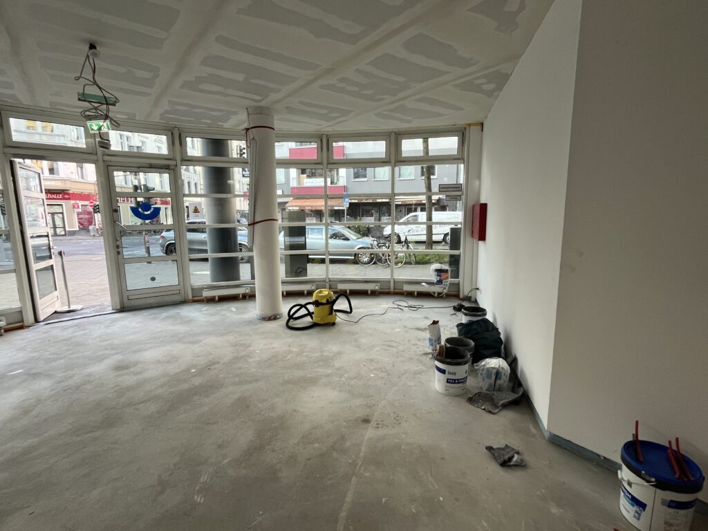 Gladbacher Str. 14, Köln – Foyer + WC