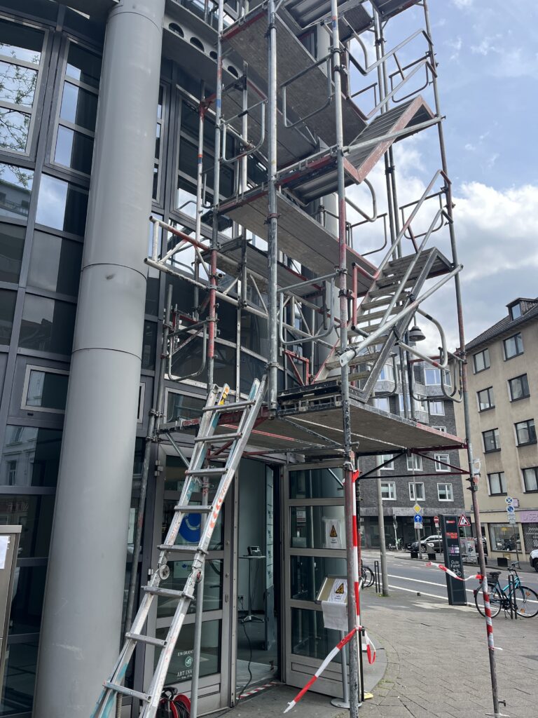 Gladbacher Str. 14, Köln – Foyer + WC