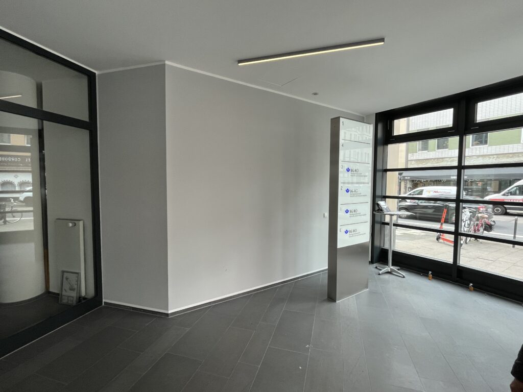 Gladbacher Str. 14, Köln – Foyer + WC