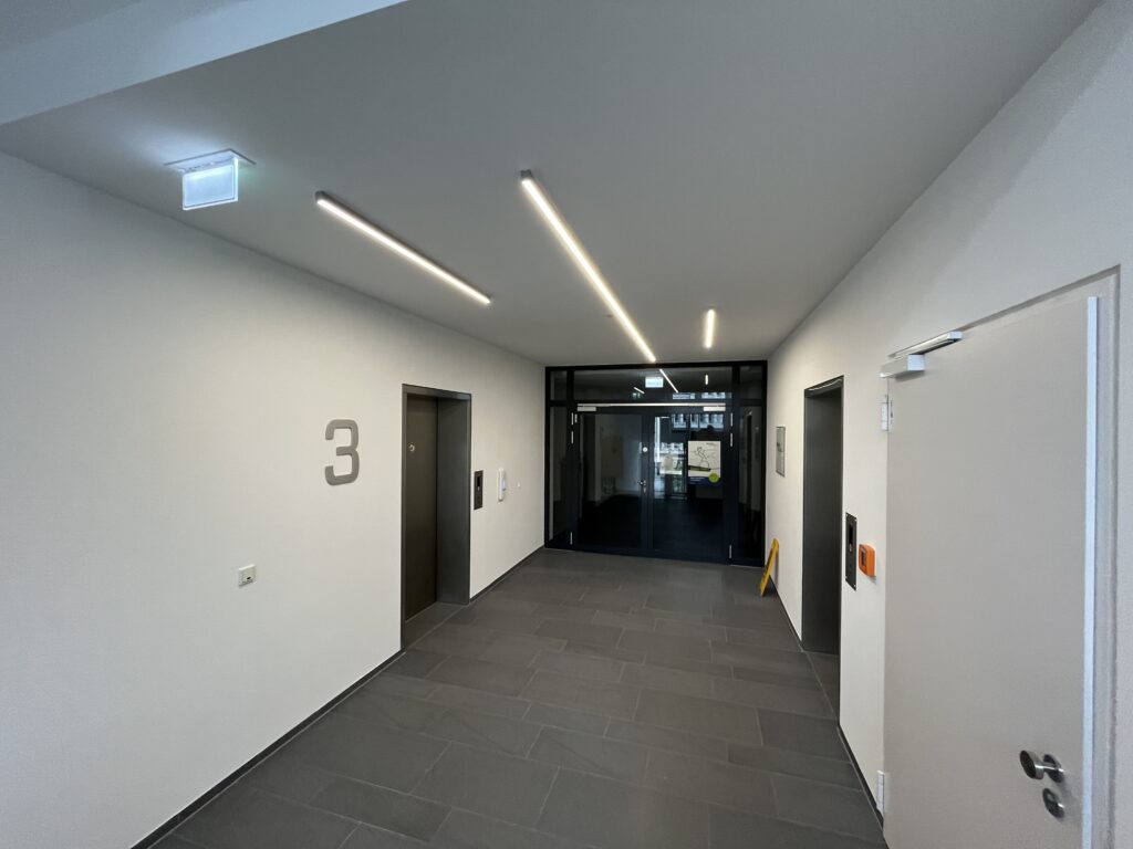 Gladbacher Str. 14, Köln – Foyer + WC